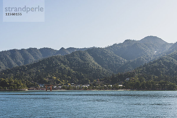 Japan  Miyajima  Blick auf die Insel