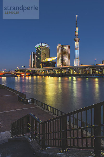 Japan  Tokio  Asakusa  Sumida River und Skytree