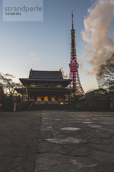 Japan  Tokio  Shiba-koen  Zojo-ji-Tempel und Tokio-Turm