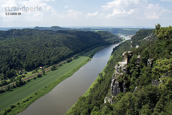 Deutschland  Sachsen  Elbsandsteingebirge  Blick auf die Elbe