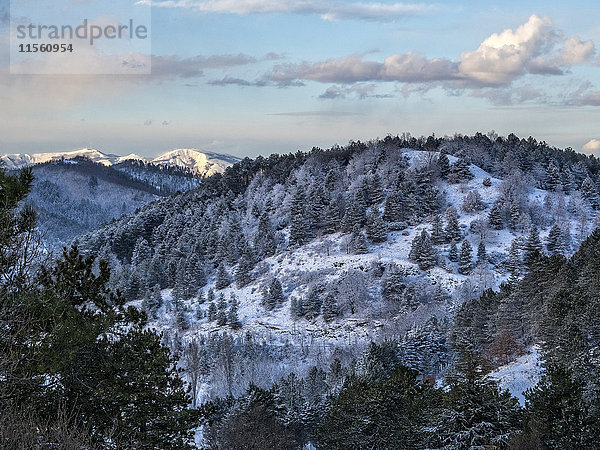 Italien  Umbrien  Apennin im Winter nach einem Schneesturm