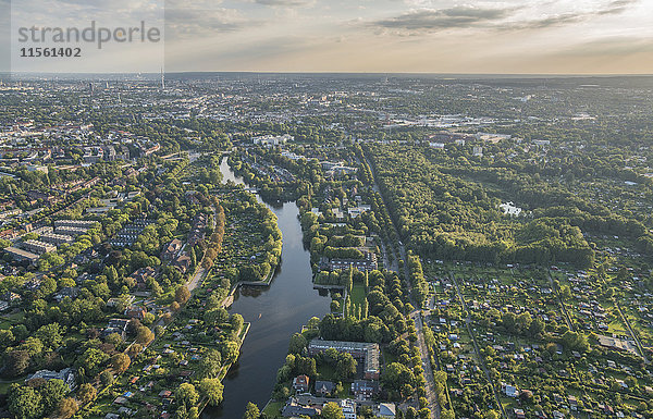 Deutschland  Hamburg  Luftaufnahme des Landkreises Alsterdorf mit Naturschutzgebiet Eppendorfer Moor