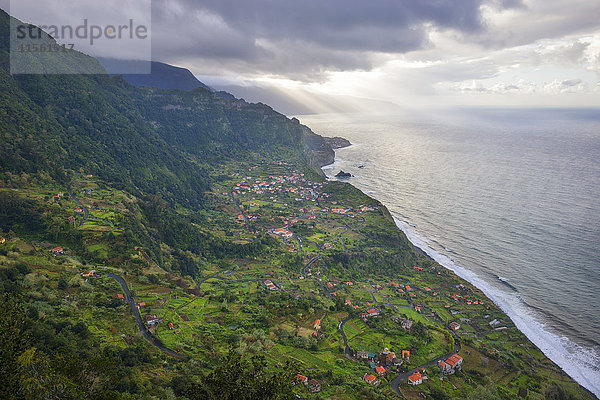 Portugal  Madeira  Blick auf Arco de Sao Jorge an der Nordküste