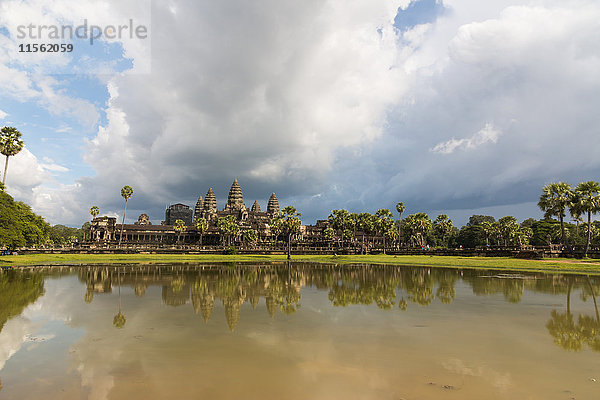 Kambodscha  Siem Reap  Angkor Wat vor dem Regen