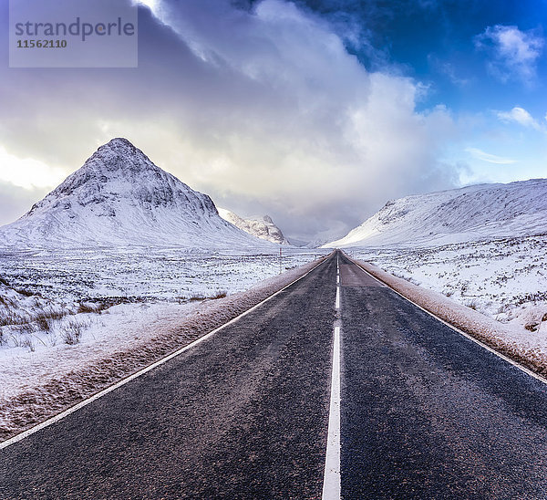 UK  Schottland  Glencoe  A92 Straße im Winter