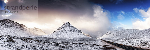 UK  Schottland  Glencoe  A92 Straße im Winter