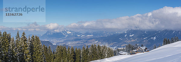 Deutschland  Bayern  Bergstation Söllereck mit Illertal und Grünten im Winter