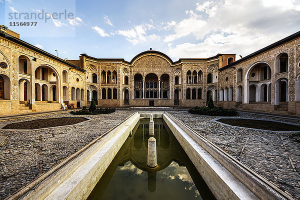 Innenhof des historischen Hauses Tabatabaei; Kashan  Provinz Isfahan  Iran .