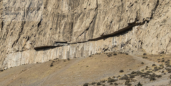 Farhad Tarash gemeißelter Fels; Bisotun  Provinz Kermanshah  Iran'.