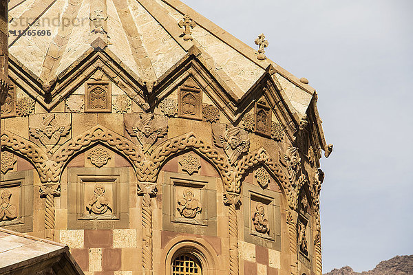 Flachreliefs auf der Kuppel der Hauptkirche des Klosters des Heiligen Stepanos; Ost-Aserbaidschan  Iran