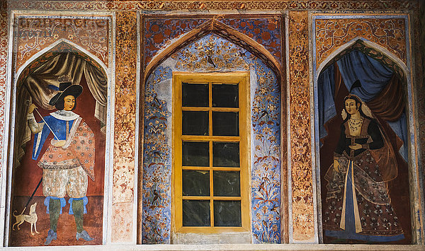 Chini-khana  Nischenpaneel  verwendet als Regal oder Dekoration im Ali Qapu Palast; Esfahan  Iran'.