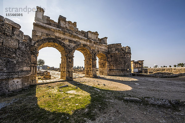 Nördliches römisches Tor  Hierapolis-Pamukkale; Denizli  Türkei'.