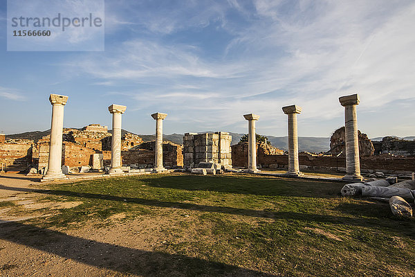 Säulen der Johannes-Basilika auf dem Ayasuluk-Hügel; Selcuk  Izmir  Türkei'.