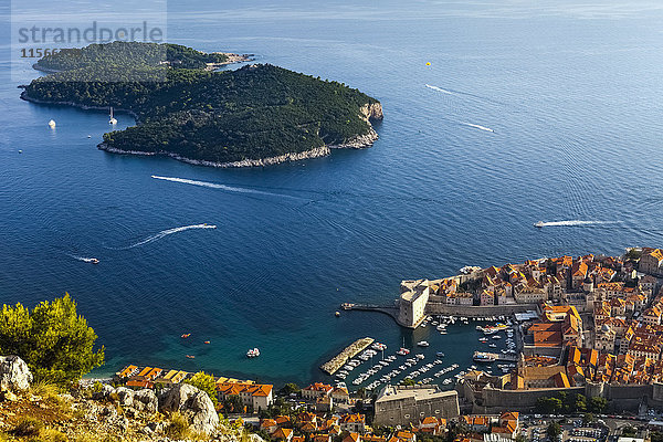 Blick auf Hafen und Dächer; Dubrovnik  Kroatien