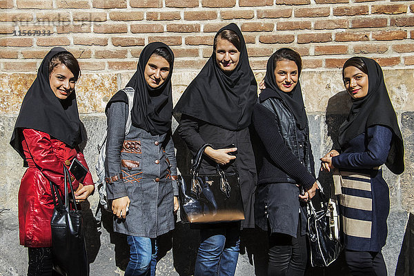 Porträt von fünf jungen Frauen; Ardabil  Iran .