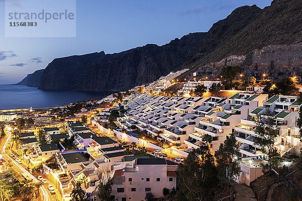 Spanien  Kanarische Inseln  Teneriffa  Acantilados de los Gigantes  Panorama von Puerto de la Cruz Acantilados de los Gigantes