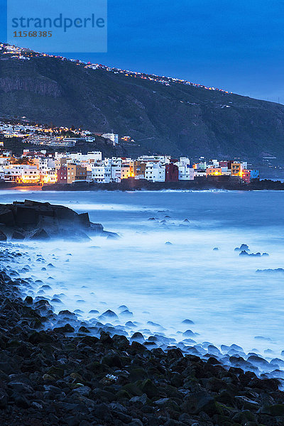 Spanien  Kanarische Inseln  Teneriffa  Puerto de la Cruz  Puerto de la Cruz bei Nacht