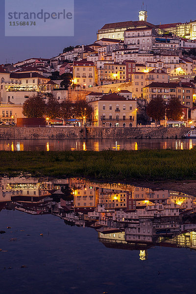 Portugal  Region Centro  Coimbra  Panorama von Coimbra über den Fluss Mondego