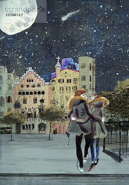 Junges Paar küsst sich im Mondschein auf einem romantischen Platz in Barcelona