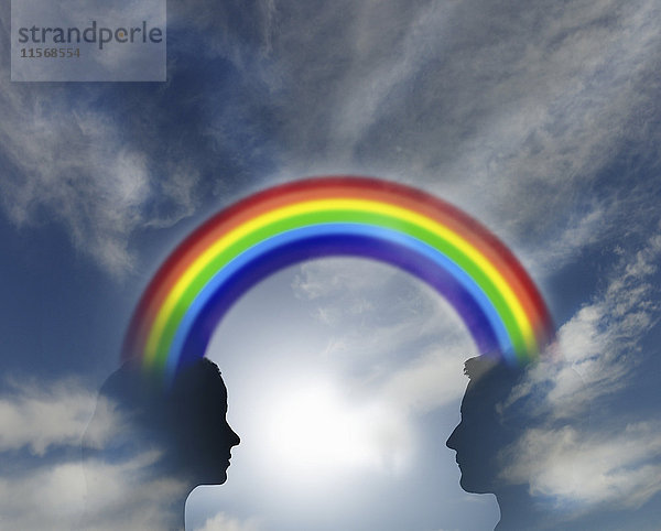 Leuchtender Regenbogen verbindet Mann und Frau
