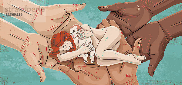 Schlafende Mutter umarmt neugeborenes Baby unterstützt von helfenden Händen