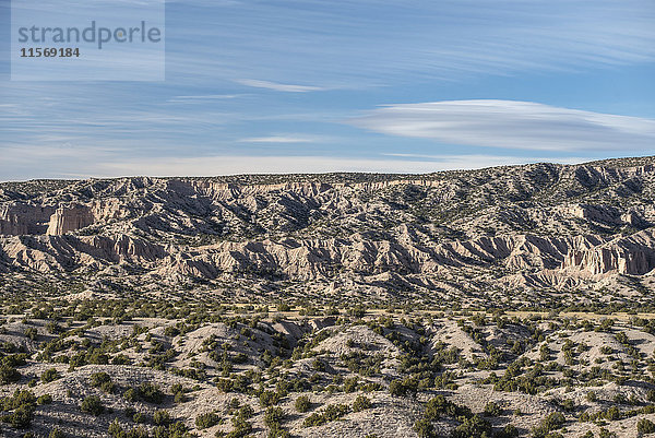 USA  New Mexico  Trockene Landschaft von der High Road nach Taos aus gesehen