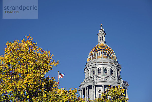 USA  Colorado  Denver  Kuppel des State Capitol im Herbst