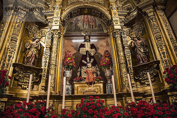Spanien  Sevilla  Macarena  Verschnörkelter Altar in der Basilika de la Macarena