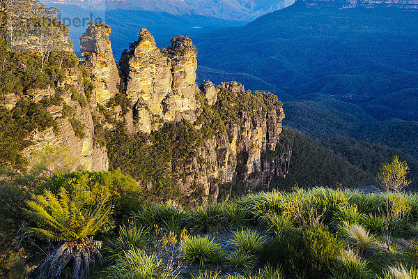 Australien  New South Wales  Katoomba  Three Sisters an einem sonnigen Tag