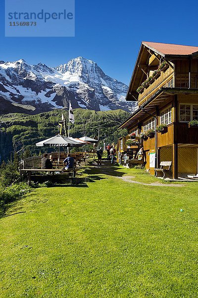 Berggasthof Tschingelhorn  im Hintergrund das Tschingelhorn mit Schnee  Lauterbrunnental  Schweizer Alpen Jungfrau-Aletsch  Berner Oberland  Schweiz  Europa
