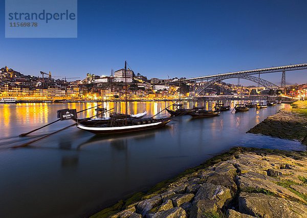 Rabelo-Boote  Portweinboote auf dem Rio Douro  Fluss Douro  Porto  Portugal  Europa