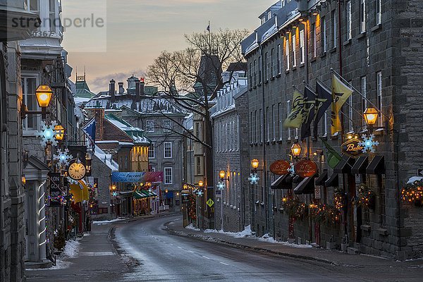 Weihnachtsschmuck auf den Straßen  Rue St.louis  Quebec City  Quebec  Kanada  Nordamerika