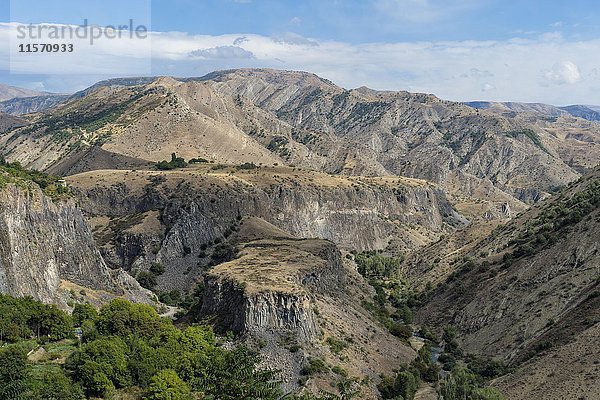 Blick auf die Berge um Garni  Provinz Kotayk  Armenien  Asien
