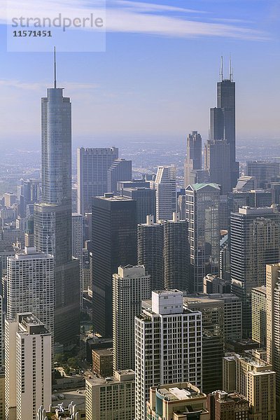Skyline  Wolkenkratzer  Blick vom John Hancock Center  Chicago  Illinois  USA  Nordamerika