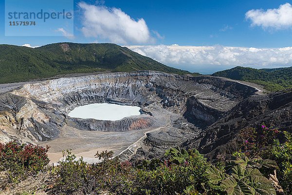 Caldera mit Kratersee  Vulkan Poas  Nationalpark Vulkan Poas  Costa Rica  Mittelamerika