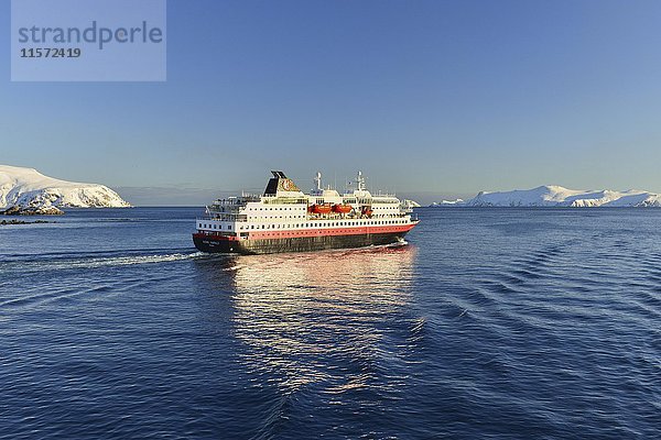 Postschiff Kong Harald  Nordsee  Havøysund  Norwegische See  Region Finnmark  Norwegen  Europa