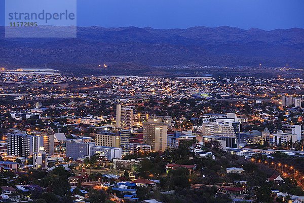 Stadt  Windhoek  Dämmerung  Namibia  Afrika