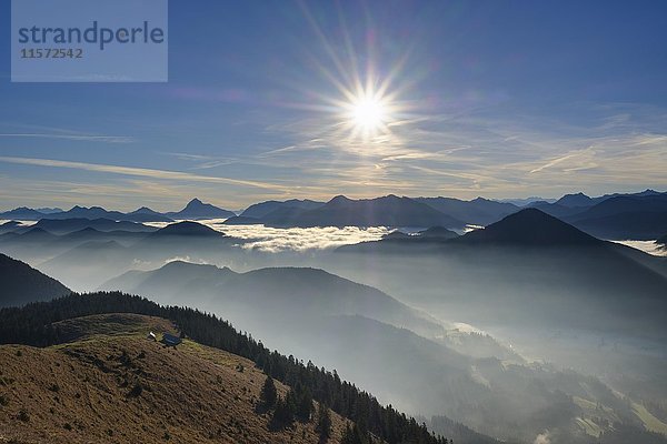 Pfundalm  Blick vom Hirschhörnlkopf über die Wolkendecke  Jachenau  Isarwinkel  Oberbayern  Bayern  Deutschland  Europa
