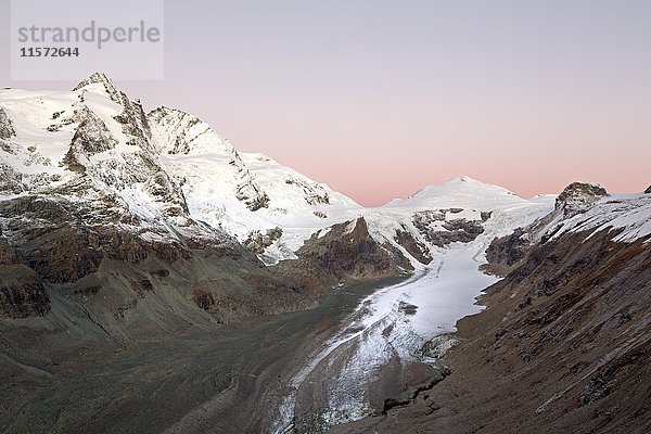 Pasterzegletscher  Großglockner bei Sonnenaufgang  Nationalpark Hohe Tauern  Kärnten  Österreich  Europa