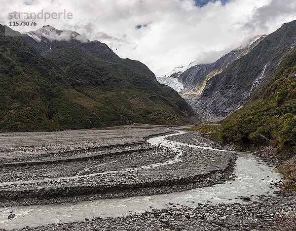 Gletscherfluss und Gletscherzunge  Franz Josef Glacier  Westküste  Southland  Neuseeland  Ozeanien
