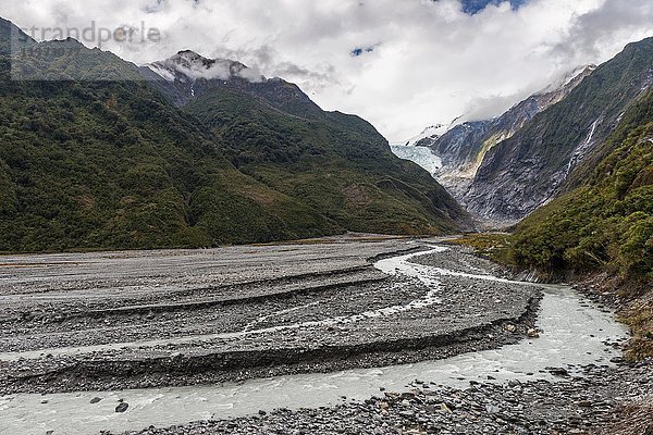 Gletscherfluss und Gletscherzunge  Franz Josef Glacier  Westküste  Southland  Neuseeland  Ozeanien