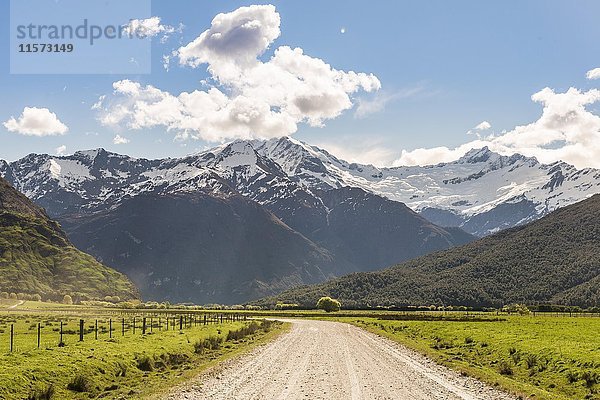 Matukituki-Tal  Straße zum Mount Aspiring  Mount Aspiring-Nationalpark  Otago  Südland  Neuseeland  Ozeanien