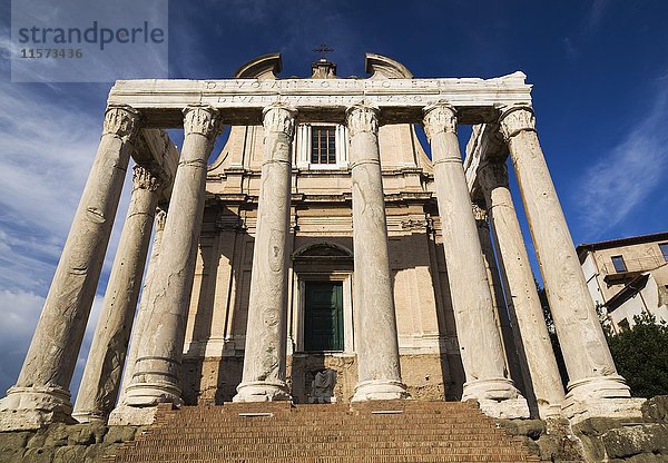 Tempel des Antoninus und der Faustina  Ruinen des Forum Romanum  Rom  Italien  Europa