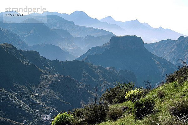 Blick auf die Berge vom Roque Bentayga  Gran Canaria  Kanarische Inseln  Spanien  Europa