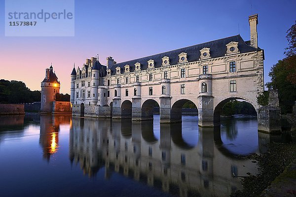 Schloss von Chenonceau  Departement Indre-et-Loire  in der Morgendämmerung  Frankreich  Europa