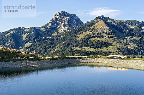 Blick vom Sudelfeld zum Wendelstein mit Stausee Mangfallgebirge  Alpenvorland  Oberbayern  Bayern  Deutschland  Europa