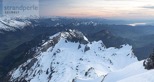 Abendlicht  Blick auf die Appenzeller Alpen  Blick vom Säntis  Alpstein  Schweiz  Europa