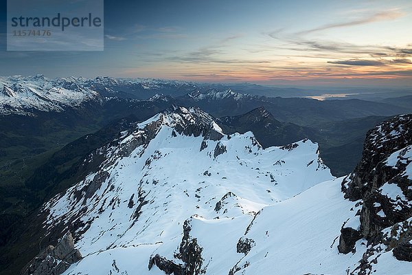 Sonnenuntergang  Blick auf die Appenzeller Alpen  Blick vom Säntis  Alpstein  Schweiz  Europa