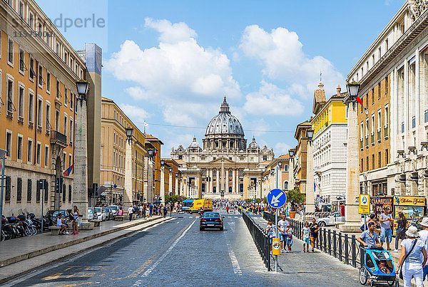 Via della Conciliazione  Straße zum Petersdom und Petersplatz  Vatikanstadt  Vatikan  Rom  Lazio  Italien  Europa