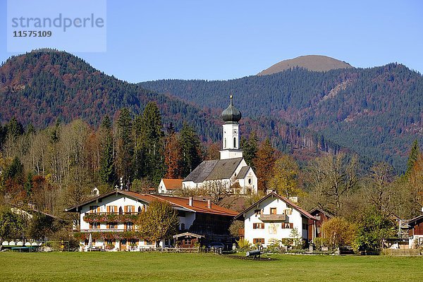 Dorf Jachenau mit Jochberg  Isarwinkel  Oberbayern  Bayern  Deutschland  Europa